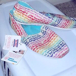 Colorful Shoes for Girls! US size 4 and never been worn!!! Just for 15 dollars!